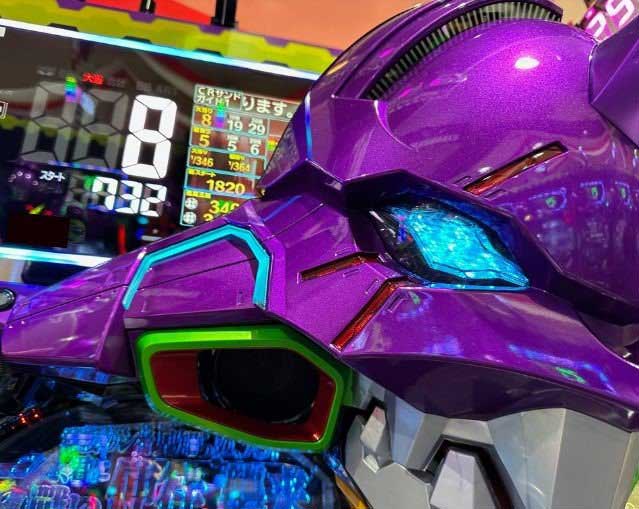 エヴァ裏ボタン目が虹色に光る