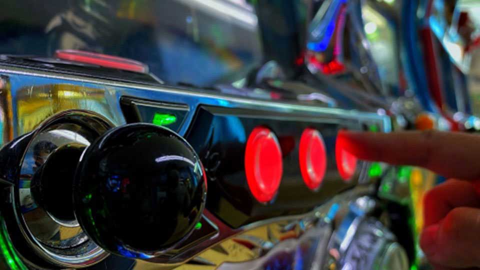 【パチンコ・パチスロ】演者に会いに行ったら少しでも打つべき？